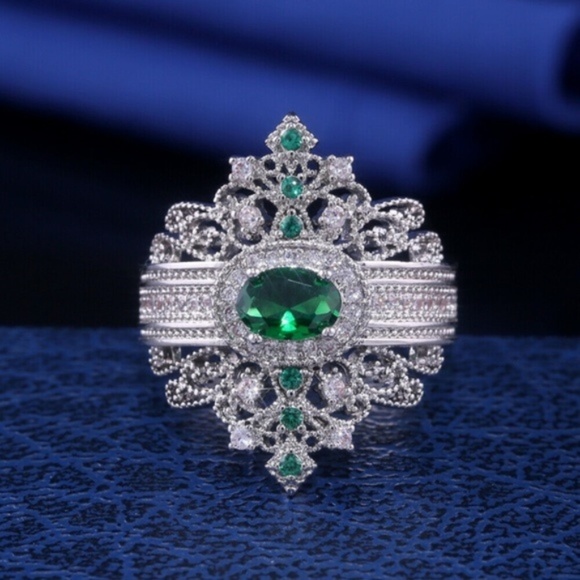 Beautiful 925 Silver Emerald Ring New